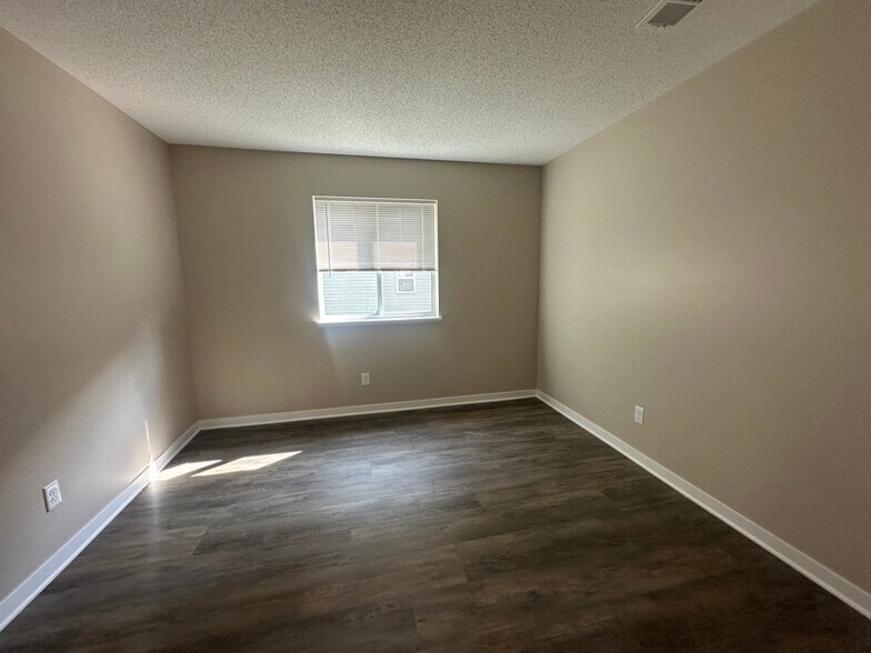Building Photo - 8511 Cardiff Ln