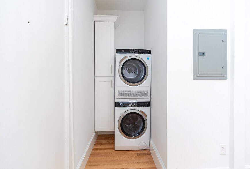 Building Photo - 149 Hemenway St