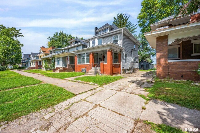 Building Photo - 1611 W Barker Ave