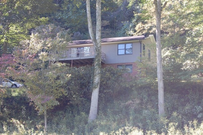 Building Photo - Fully Furnished Right on the River!