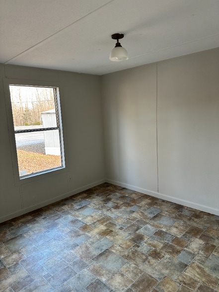 Building Photo - 0 Acorn Village Ln