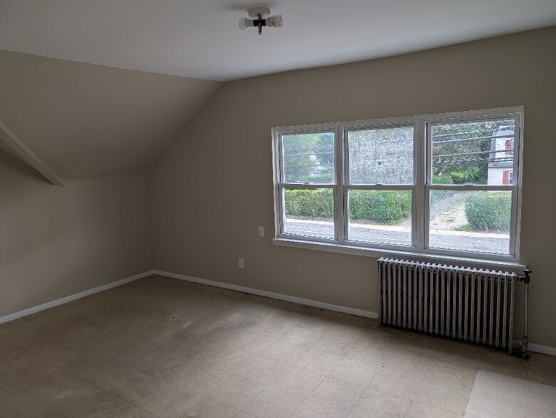 Building Photo - 136 Duffy Ave