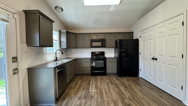 Building Photo - 2216 Prescott Ln