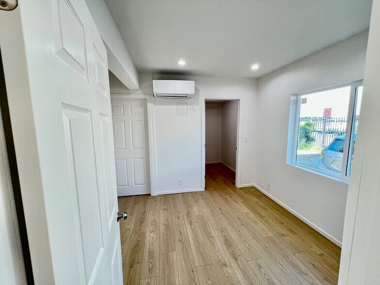 Building Photo - 3118 W 109th St