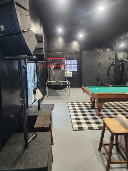 Building Photo - 3780 Highland Tpke