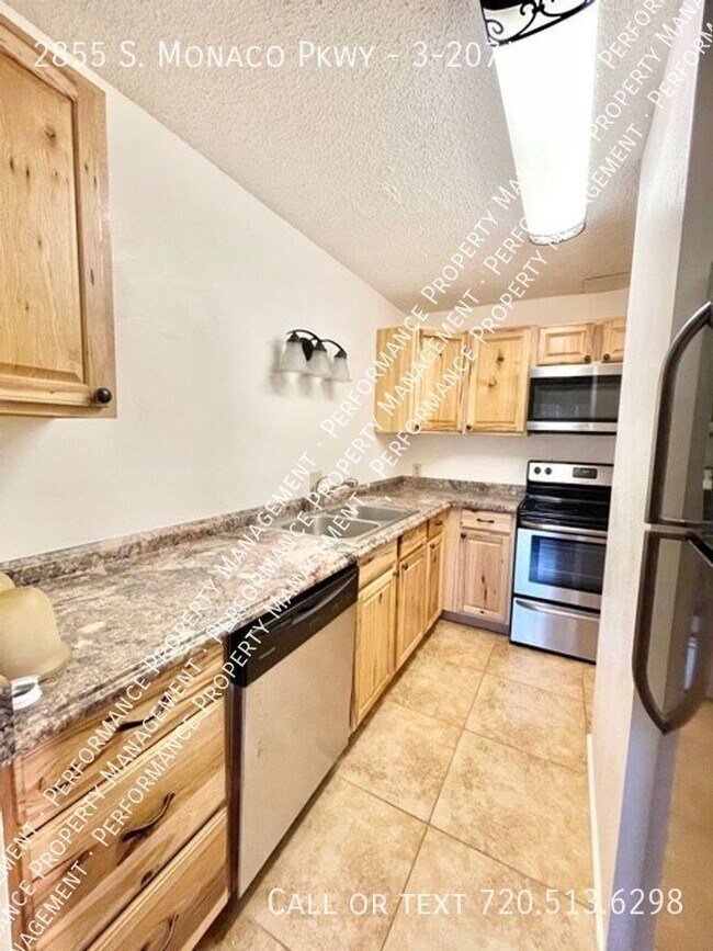 Building Photo - Plaza De Monaco Condo