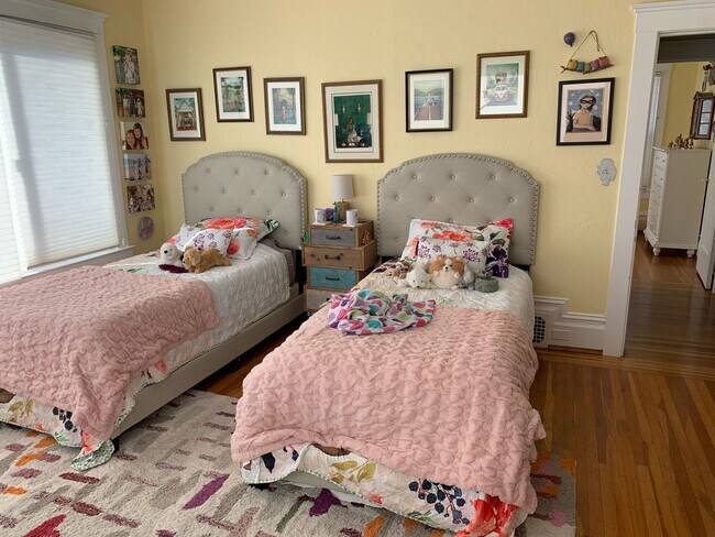 Building Photo - 1650 Portola Dr