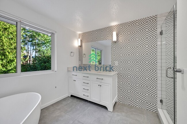 Building Photo - Stunning 5-Bedroom Home in Bellevue’s Top School District!