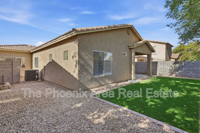 Building Photo - 554 E San Carlos Way
