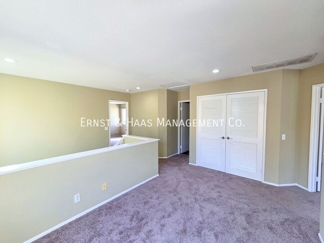 Building Photo - 2931 N Santa Fe Pl