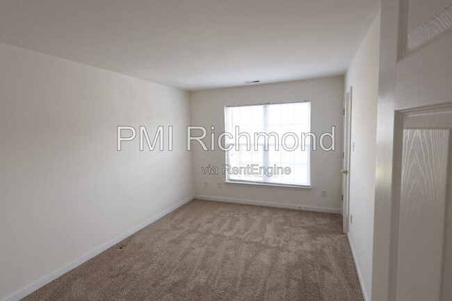 Building Photo - 5805 Park Creste Dr