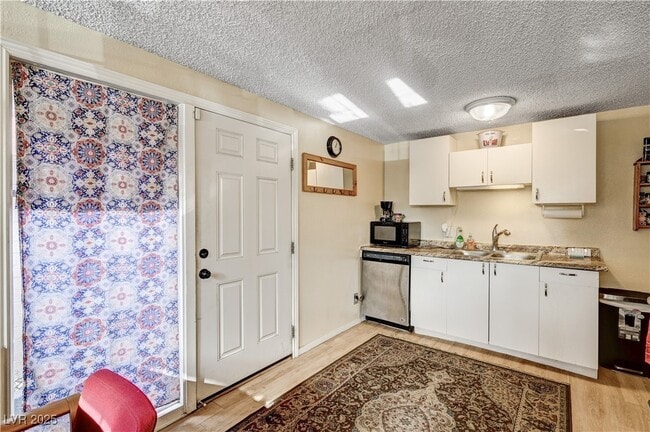 Building Photo - 1914 Ottawa Dr