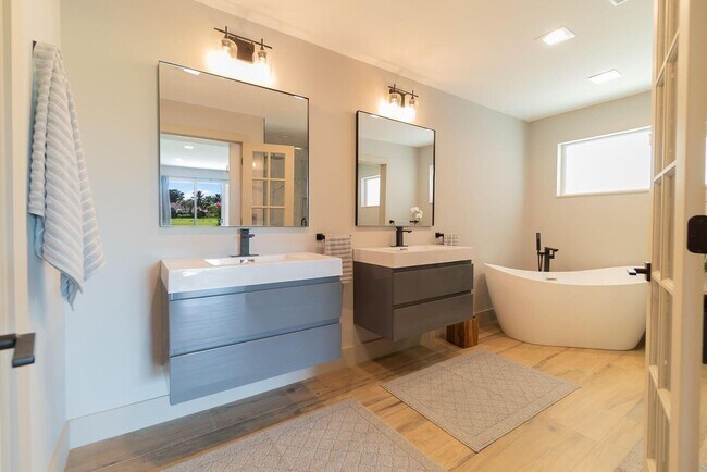 Building Photo - 11829 Pebblewood Dr