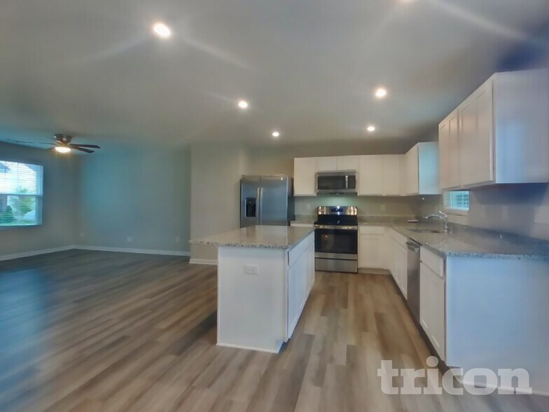 Building Photo - 1082 Suffolk Ln