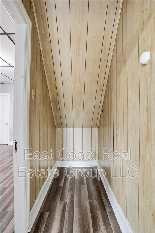 Building Photo - 834 W Washington St