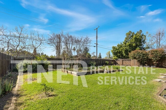 Building Photo - 9024 Leatham Ave