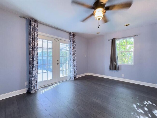 Building Photo - 902 NE 34th St