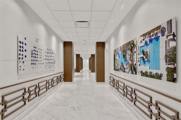 Building Photo - 10155 Collins Ave