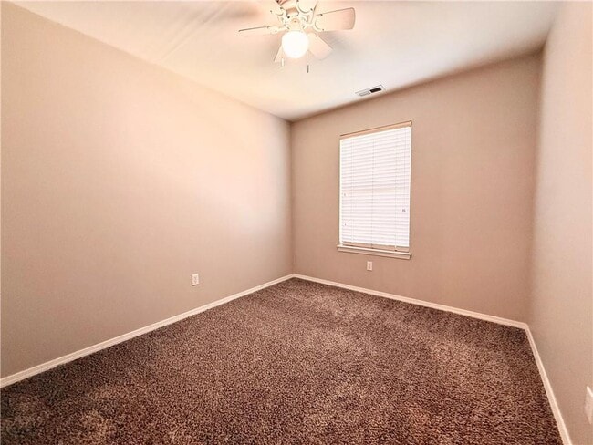 Building Photo - 536 Founders Park Dr W