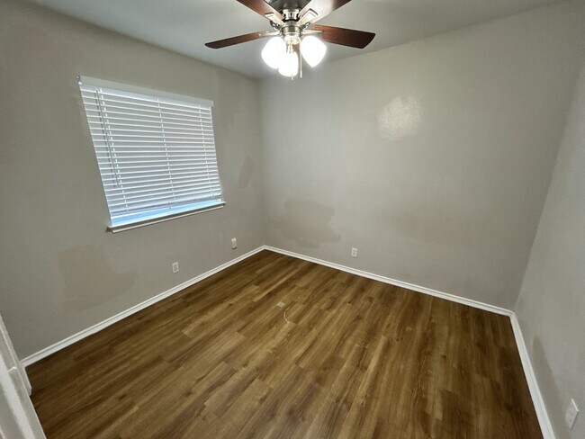Building Photo - Cozy 3/2 in McKinney Park East
