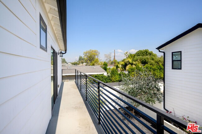 Building Photo - 5826 Craner Ave