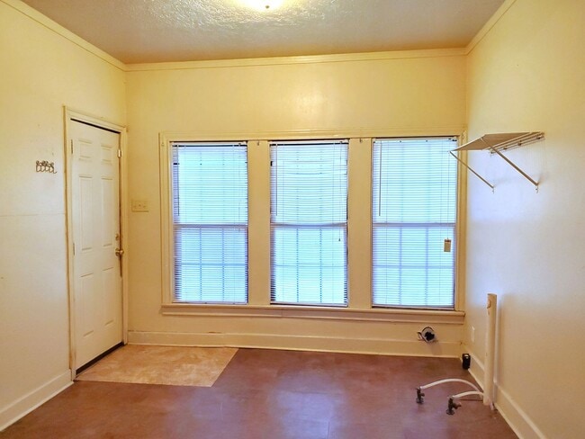 Building Photo - 2021 Wignall Ave