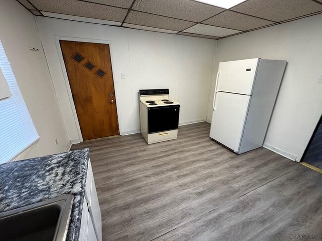 Building Photo - 530 Naylor Rd