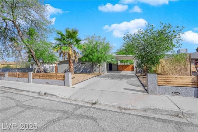 Primary Photo - A Must See!! 5 bedroom 3.5 Bathroom home i...