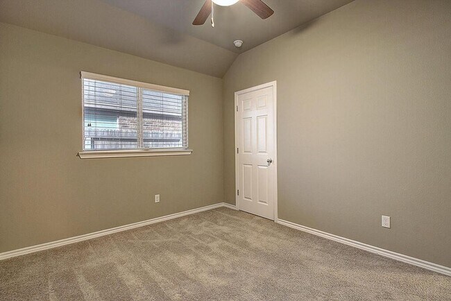 Building Photo - 7637 Cattlemen Dr