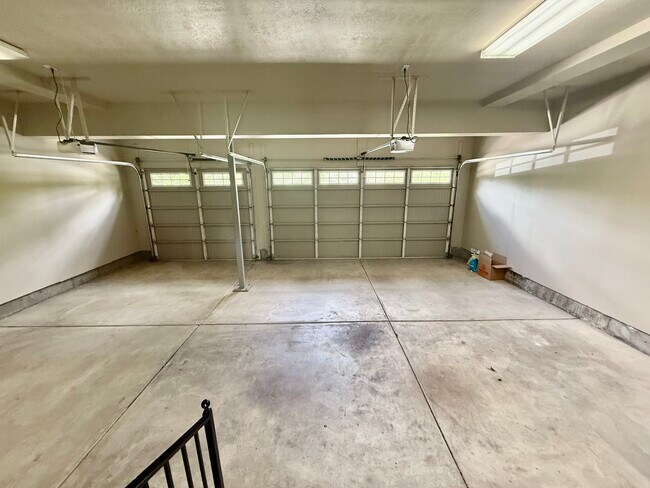 Building Photo - 2034 E 4500 S