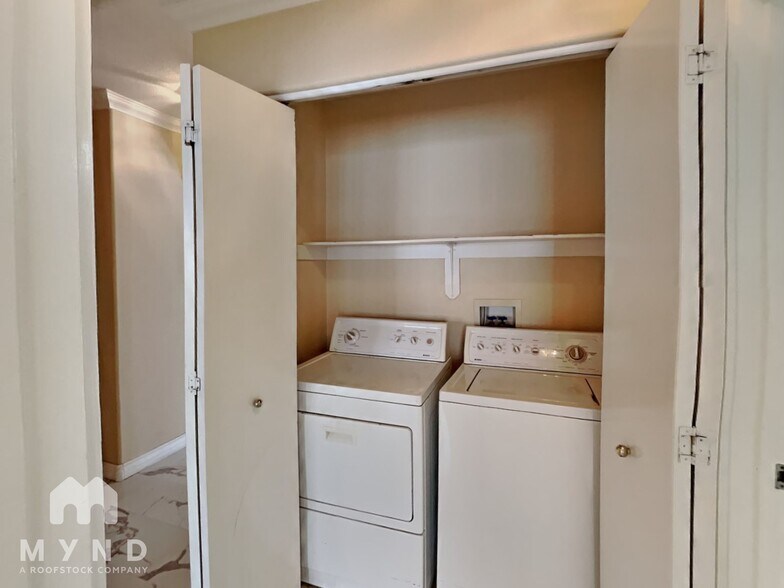 Building Photo - 7599 W Diablo Dr