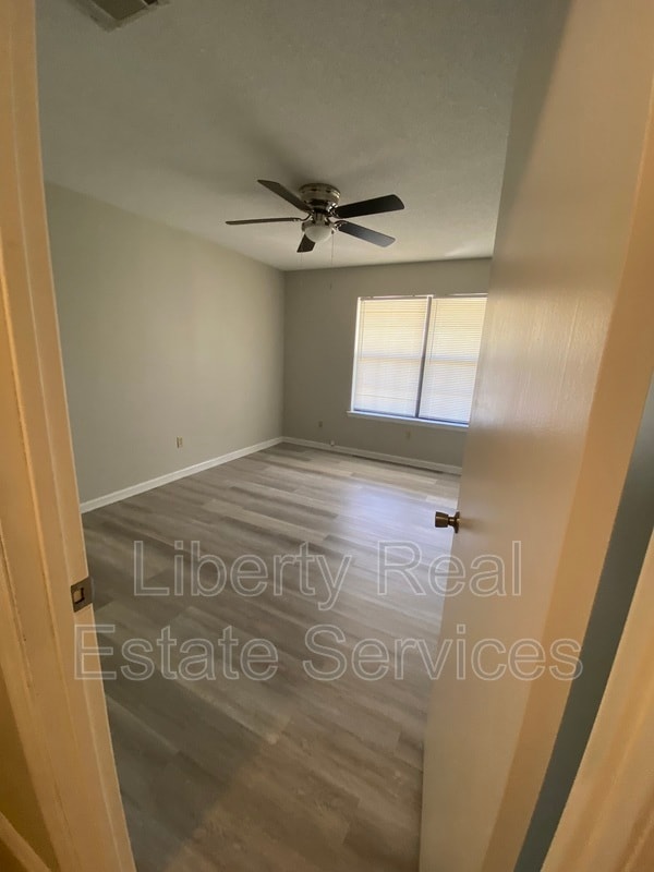 Building Photo - 105 Maid Marian Ct