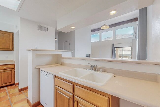 Building Photo - 876 Tramway Ln Ct NE