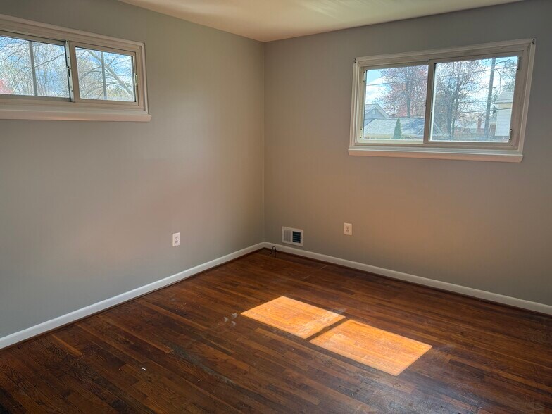 Building Photo - 417 Eisner St