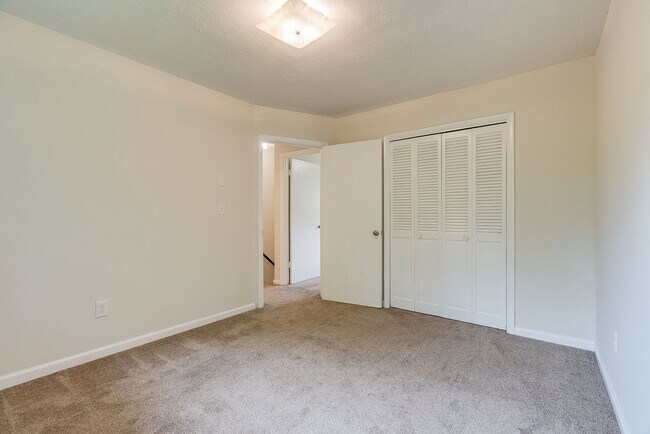 Building Photo - 364 Fir St
