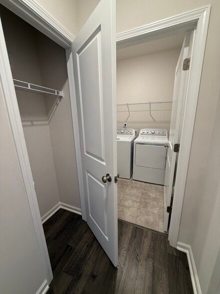 Building Photo - 374 Highline Trl