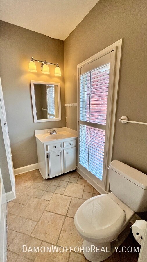 Building Photo - 1707 Pine St