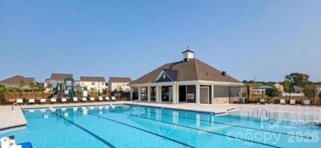 Building Photo - 1924 Vanderlyn St