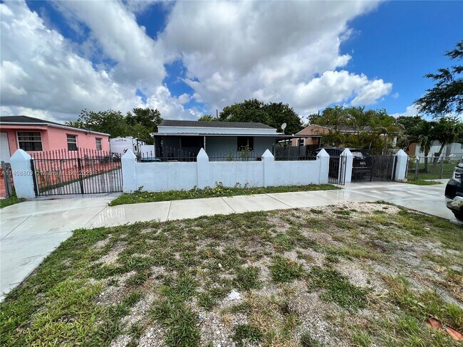 Primary Photo - 1211 Rutland St