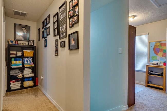 Building Photo - 412 Plate Dr