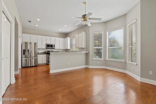 Building Photo - 7610 Sentry Oak Cir E