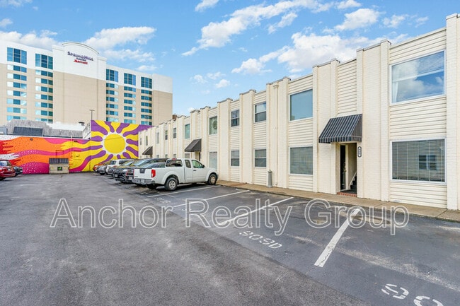 Building Photo - 909 Pacific Ave