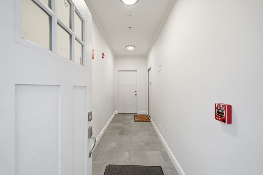 Building Photo - 68 Edson St