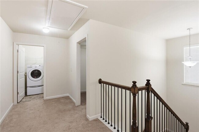 Building Photo - 906 Donington Cir SE