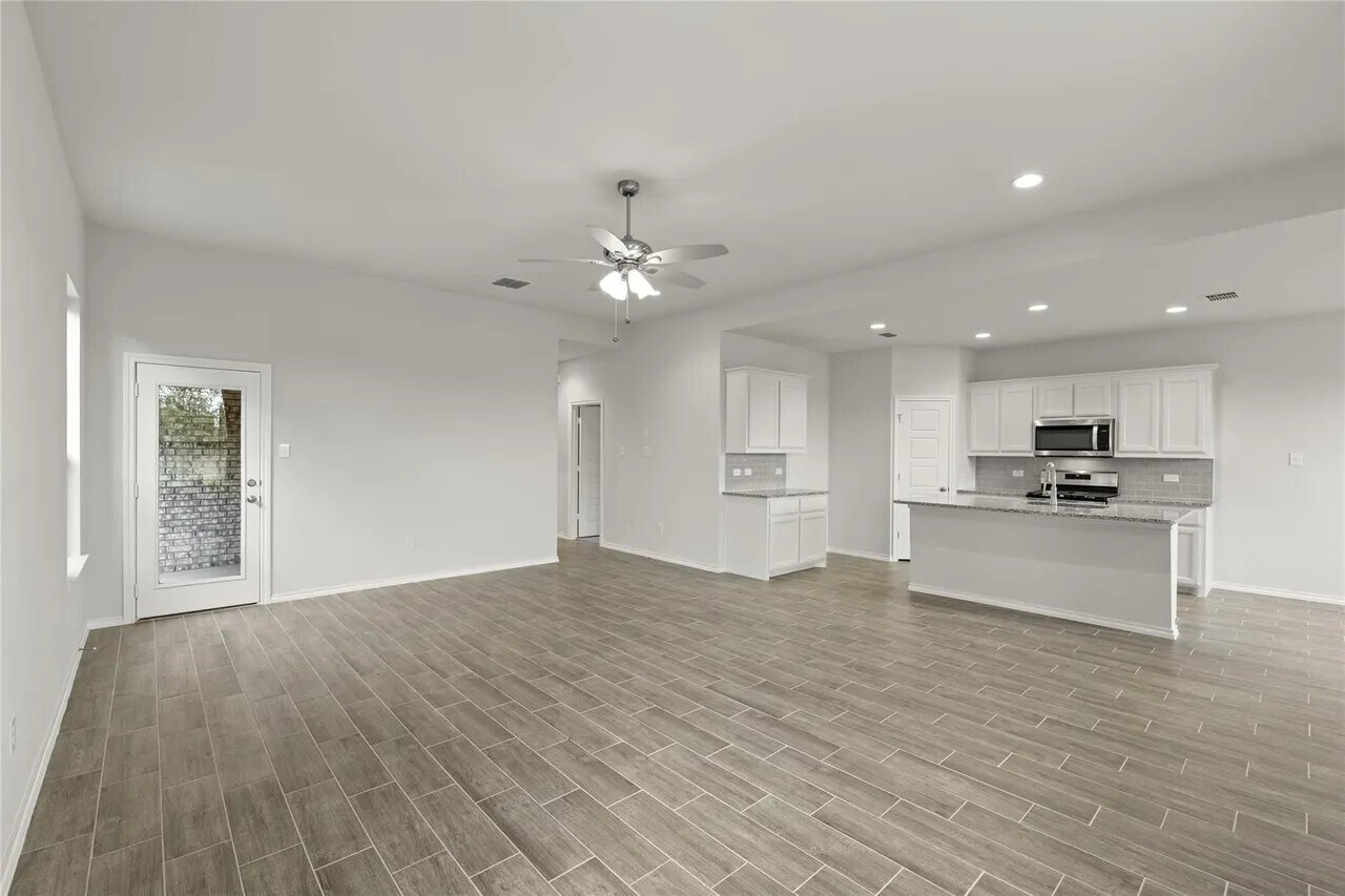 LR View - 2004 Poppy Way