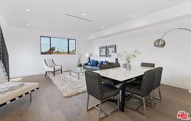 2nd level great room - 6077 Hargis St