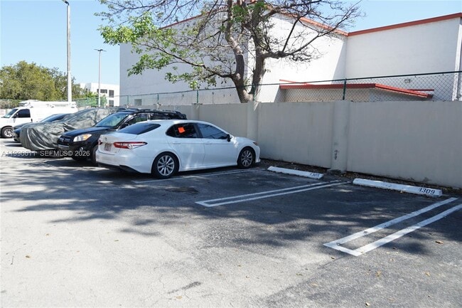 Building Photo - 331 NW 82nd Ave