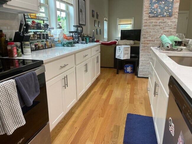 Building Photo - 60 Foster St