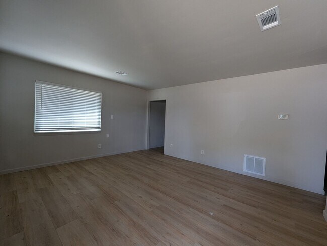 Building Photo - 110 Springtree Rd