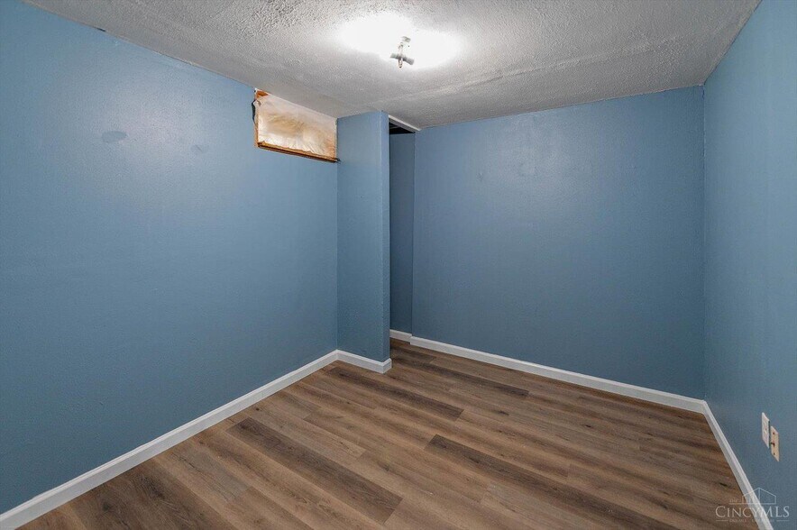 Building Photo - 740 Allen Ave